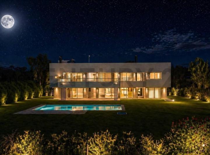 Casa · 507m² · 7 Ambientes · 4 Cocheras