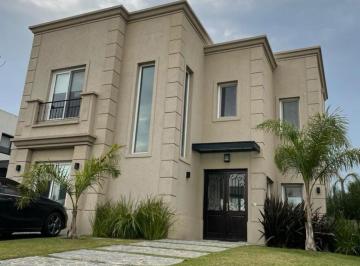 Casa · 200m² · 5 Ambientes · Casa - Las Tipas