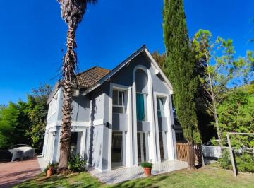 Casa · 166m² · 6 Ambientes · 2 Cocheras · Venta Casa de 5 Dorm. en Septiembre, Escobar