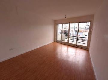 Oficina comercial de 2 ambientes, Liniers · Dueño Alquila Oficina Sobre Av. Gran Ventanal y Balcón a La Calle