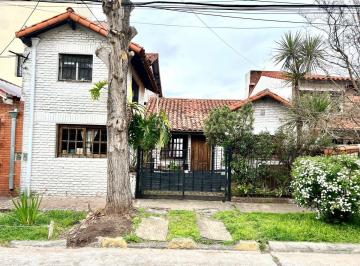 Casa de 6 ambientes, San Isidro · Martínez: Luminoso Chalet de 5 Dorm.. a 5 Cuadras de La Av. Orientado Al Norte - Piscina.