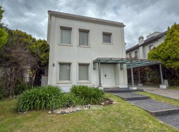 Casa · 300m² · 6 Ambientes · Casa - Quilmes