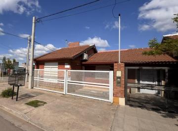 Casa · 150m² · 4 Ambientes · 2 Cocheras · Casa en Venta - Barrio Mara - 3 Dorm