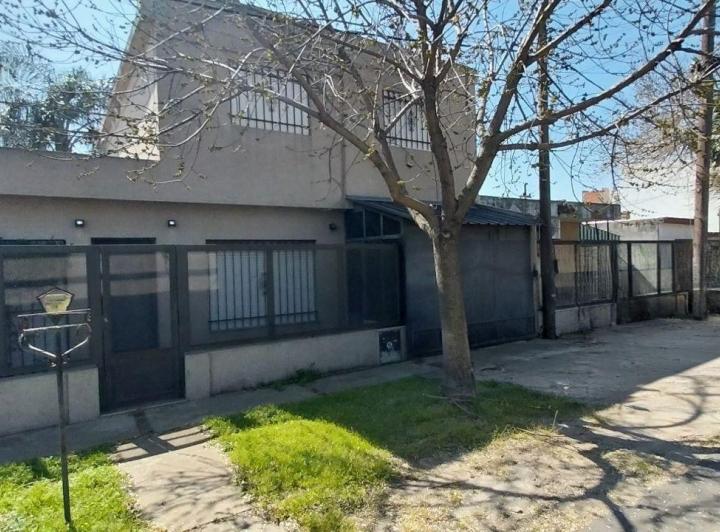 Casa · 178m² · 5 Ambientes · 2 Cocheras