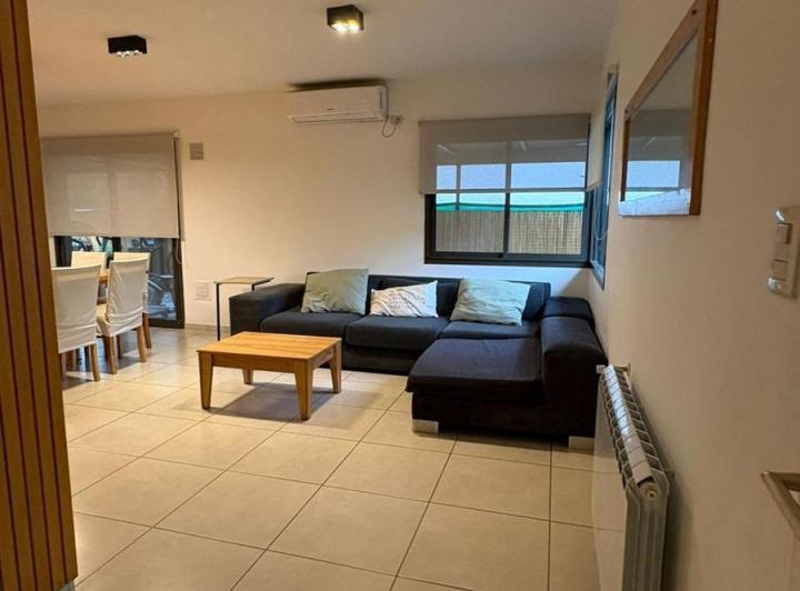 Casa · 180m² · 6 Ambientes · 2 Cocheras