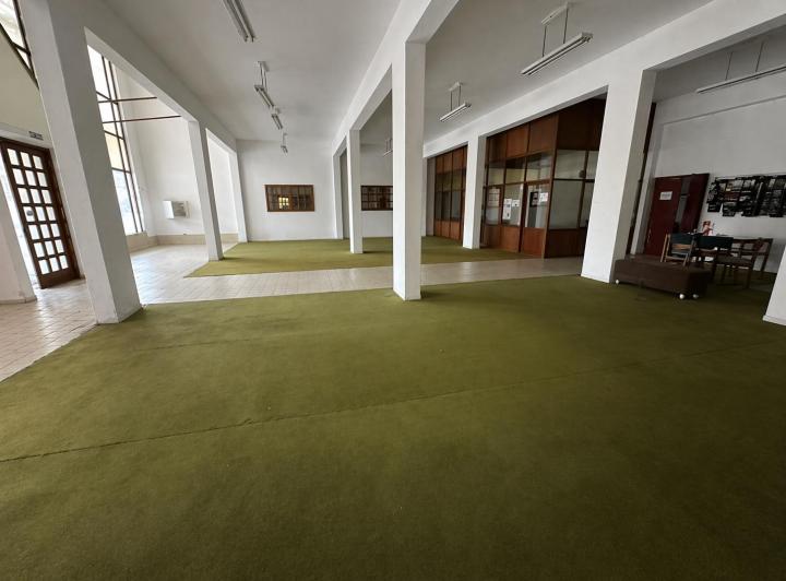 Local comercial · 2600m² · 4 Ambientes · 2 Cocheras