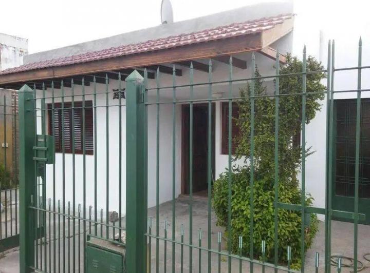 Casa · 100m² · 4 Ambientes · 2 Cocheras