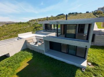 Casa · 270m² · 4 Ambientes · 2 Cocheras · Casa a Estrenar en Barrio Altos Aires – Tandil
