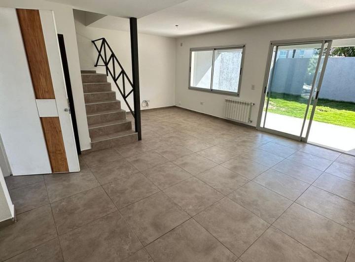 Casa · 165m² · 5 Ambientes · 1 Cochera