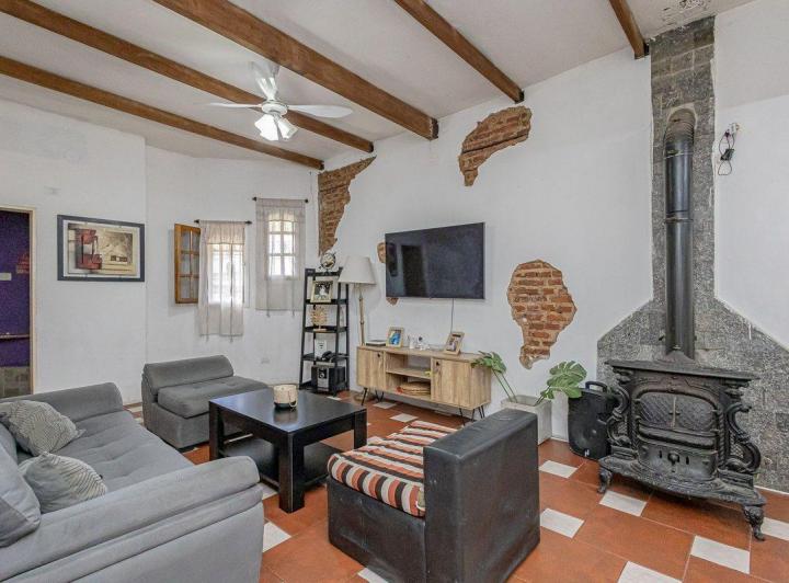 Casa · 320m² · 6 Ambientes · 1 Cochera