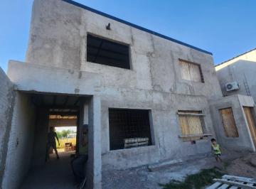 Casa de 4 ambientes, Cinco Saltos · Venta Duplex a Terminar - Cinco Saltos R. N - Dueño Directo