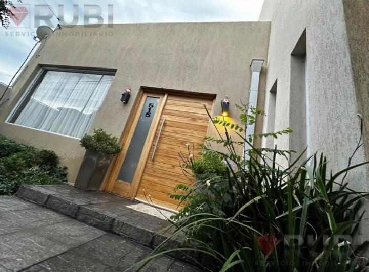 Casa · 224m² · 7 Ambientes · 1 Cochera