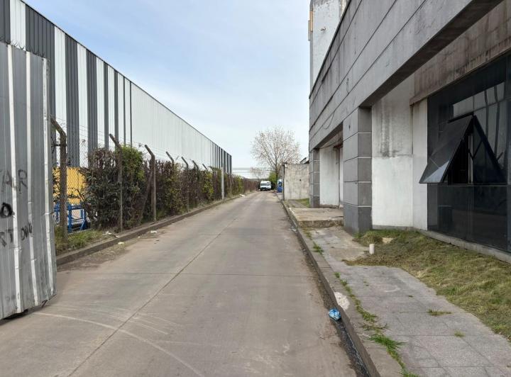Bodega-Galpón · 2500m² · 10 Ambientes · 20 Cocheras