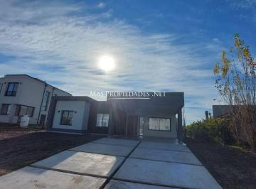 Casa de 4 ambientes, San Vicente · Venta Casa en Cruz del Sur 3 Dorm. Canning