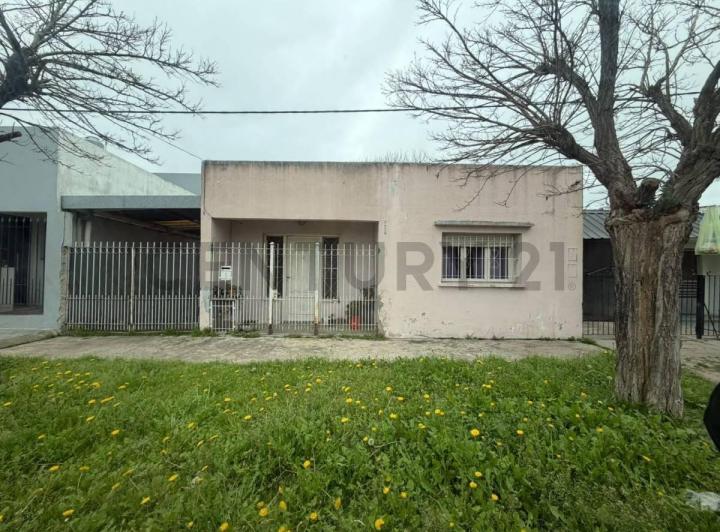 Casa · 70m² · 3 Ambientes · 2 Cocheras