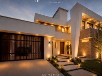 Casa de 6 ambientes, Cipolletti · Casa 4 Dorm. en Barrio Capellán – 381 m² – Pileta, Quincho y 85% de Obra
