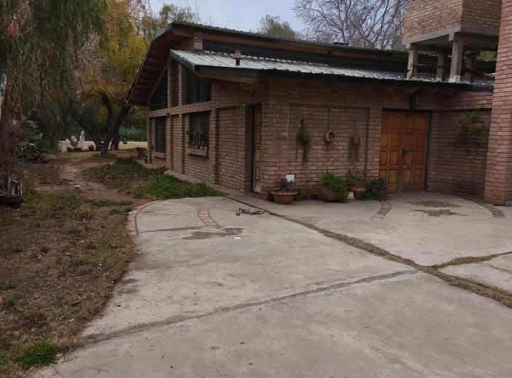 Casa · 648m² · 6 Ambientes · 2 Cocheras