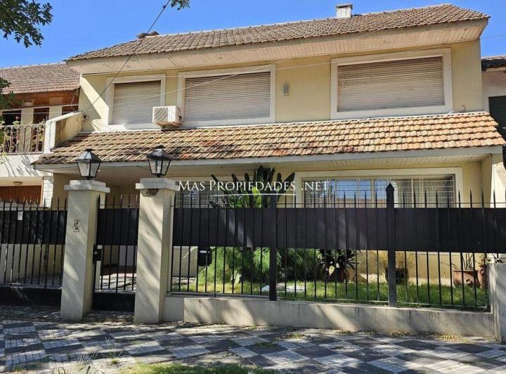 Casa · 250m² · 5 Ambientes · 1 Cochera