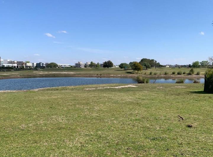 Terreno · 847m²