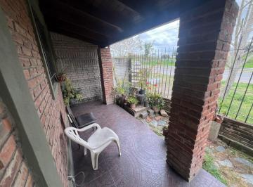 Casa de 3 ambientes, La Plata · Casa Sobre Lote de 300 m² con 2 Dorm. en Venta