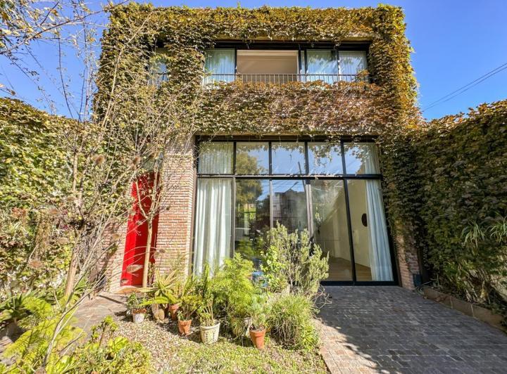 Casa · 274m² · 4 Ambientes · 2 Cocheras