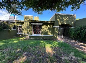 Casa · 135m² · 6 Ambientes · 1 Cochera · Casa en Alquiler - Zona Sur - B° Inaudi - 3 Dorm. con Patio