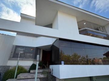 Casa · 250m² · 6 Ambientes · 2 Cocheras · Vende Casa en Dorrego Apta Credito Hipotecario