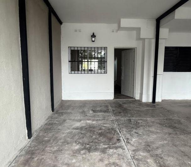 Casa · 70m² · 5 Ambientes · 1 Cochera