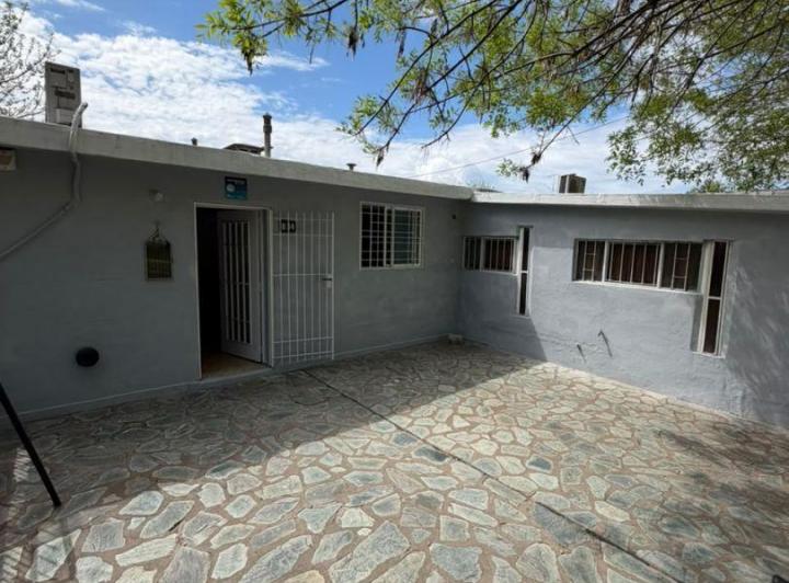 Casa · 130m² · 5 Ambientes · 1 Cochera