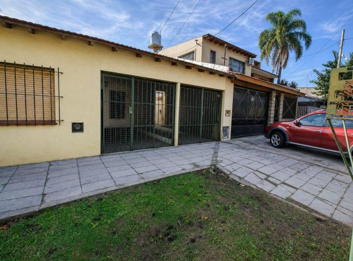 Casa · 80m² · 3 Ambientes · 2 Cocheras