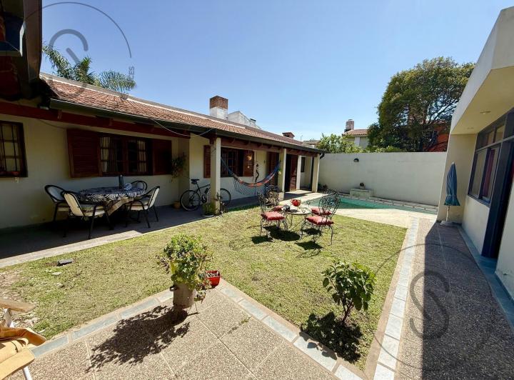 Casa · 297m² · 4 Ambientes · 1 Cochera