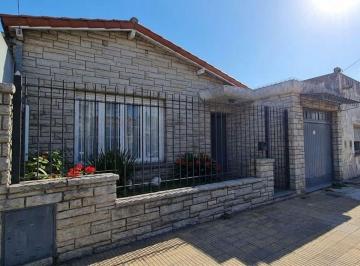 Casa · 116m² · 3 Ambientes · 1 Cochera · Venta Casa 3 Amb Garage Fondo Quincho Sarandi