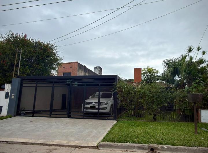 Casa · 270m² · 4 Dormitorios · 2 Cocheras
