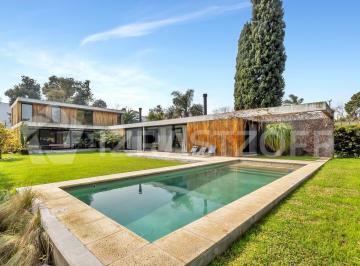 Casa · 279m² · 5 Ambientes · 4 Cocheras · Casa en Venta San Carlos C. C. Moderna, Muy Luminosa