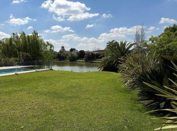 Casa · 270m² · 6 Ambientes · 2 Cocheras · Casa en Alquiler Al Agua en Las Glorietas, Nordelta, Tigre