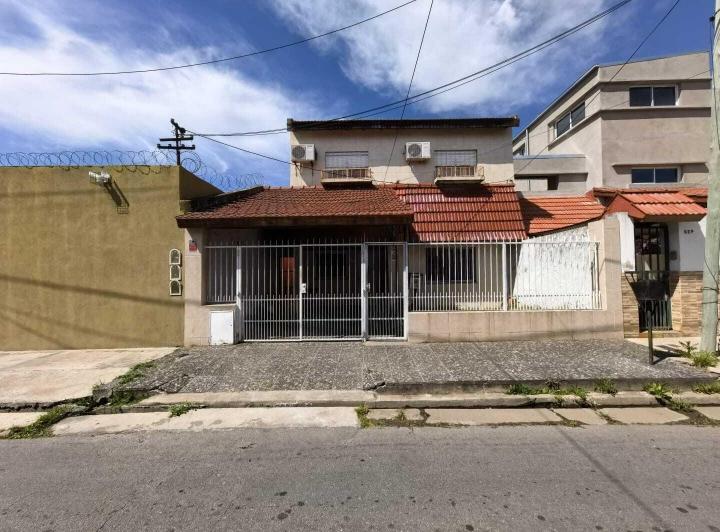 Casa · 1m² · 5 Ambientes