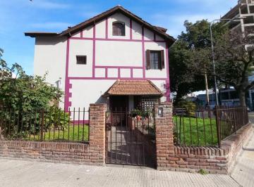 Casa · 224m² · 5 Ambientes · 2 Cocheras · Venta Casa 5amb. Jardin - Coch. P. Avellaneda Floresta