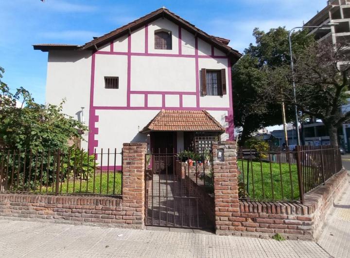 Casa · 224m² · 5 Ambientes · 2 Cocheras