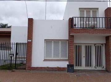 Casa · 143m² · 5 Ambientes · 1 Cochera · Casa 3 Habitaciones Zona Hospital
