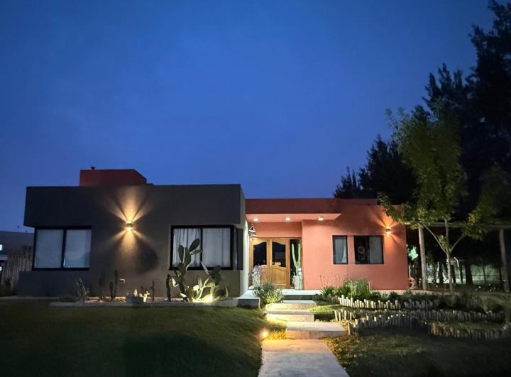 Casa · 150m² · 4 Ambientes · 2 Cocheras