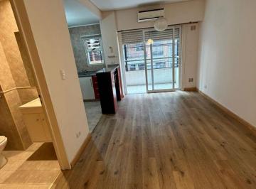 Departamento de 2 ambientes, Colegiales · Alquiler en Colegiales: 2 Ambientes Al Frente + Balcón + Patio