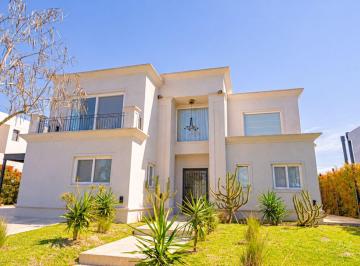 Casa · 300m² · 5 Ambientes · 2 Cocheras · Casa 5 Ambientes Venta Nordelta Virazon Tigre