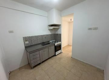 Departamento · 20m² · 1 Ambiente · Departamento de Ambiente y Medio con Patio en Alquiler en Avellaneda