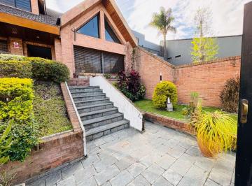 Casa · 420m² · 4 Ambientes · 4 Cocheras · Chalet en Venta 4 Amb con Parque Pileta y Cocheras