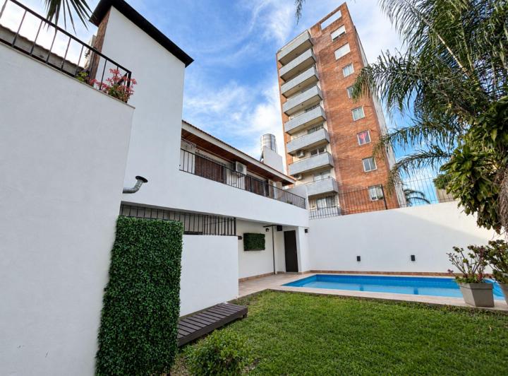 Casa · 240m² · 5 Ambientes