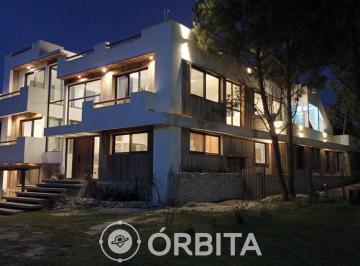 Casa · 441m² · 7 Ambientes · 2 Cocheras · Casa en Venta en Costa Esmeralda, Marítimo III