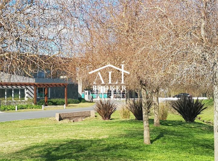 Terreno · 860m²