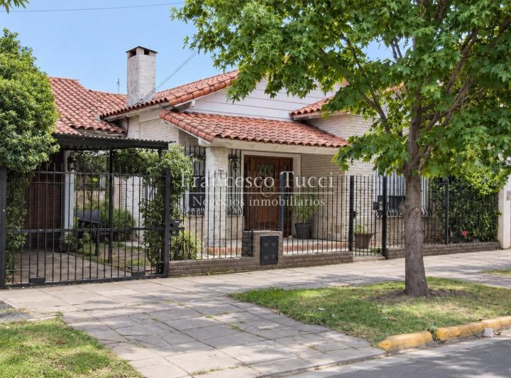 Casa · 132m² · 4 Ambientes · 2 Cocheras