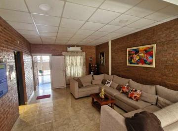 Casa · 92m² · 4 Ambientes · 2 Cocheras · Venta Casa en Fontana