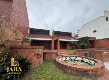 Casa · 1139m² · 6 Ambientes · 2 Cocheras · Venta Casa 6 Amb, 1140 m², Amplio Jardin con Quincho y Parrilla en Wilde Centro